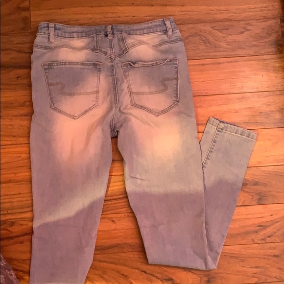 Light wash skinny blue jeans - Picture 2 of 3